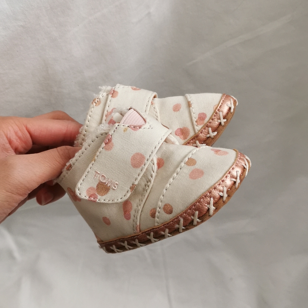 Toms Cuna Plush  Polka Dots Shoes